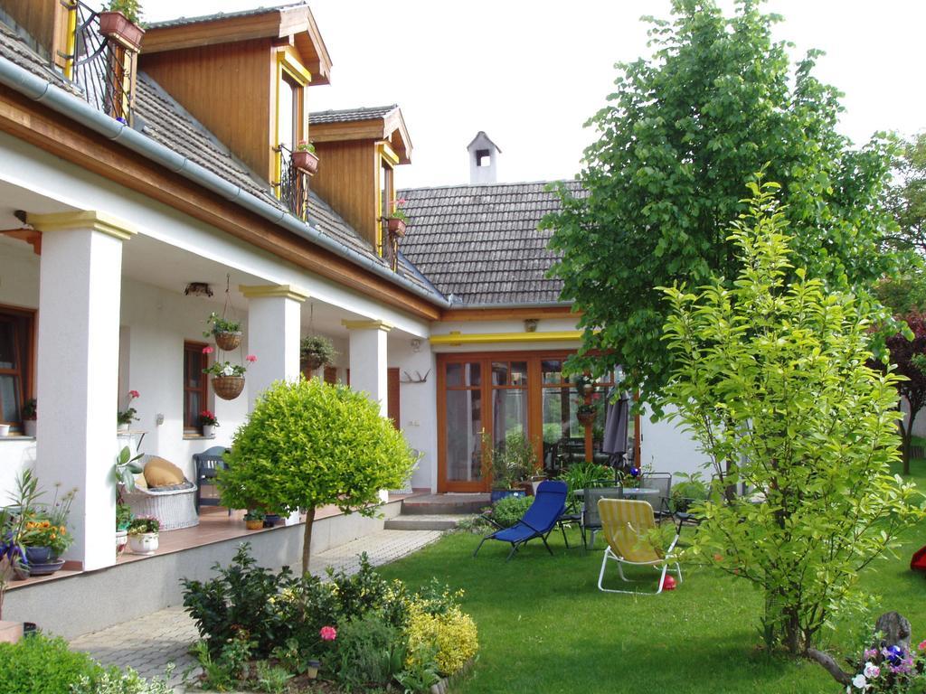 Rudolf'S Fogado Hotel Zsira Bagian luar foto