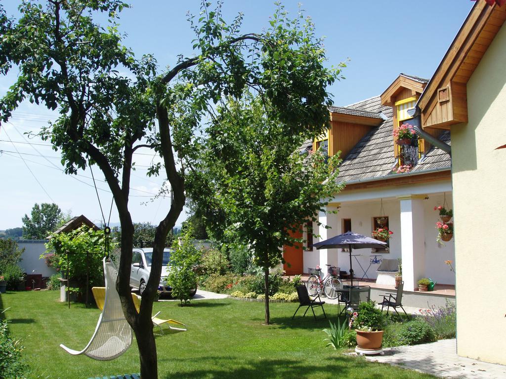 Rudolf'S Fogado Hotel Zsira Bagian luar foto